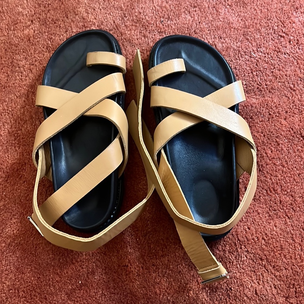 Liberte Bronte Sandals (tan) - size 5